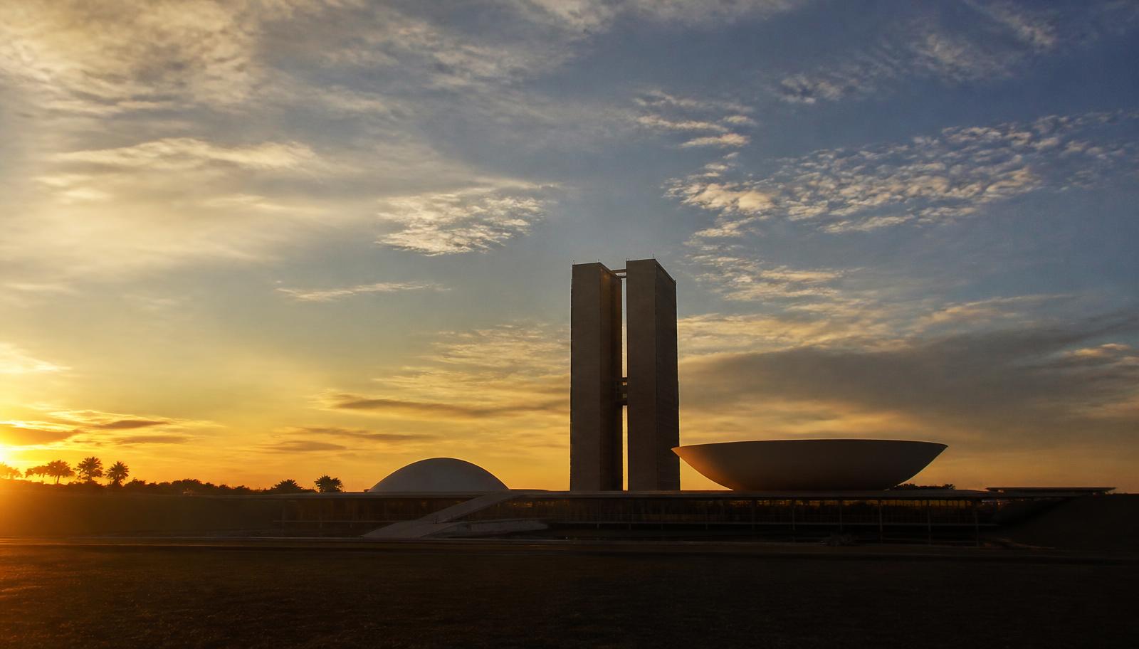 Congresso Nacional em Brasília ao entardecer